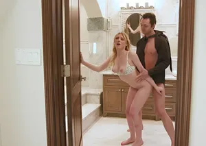 Cậu trai vụng trộm với má kế ngay ngày đầu ra mắt