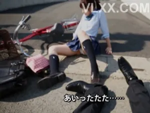 Em gái tóc nâu ngực to thủ dâm trong nhà kho